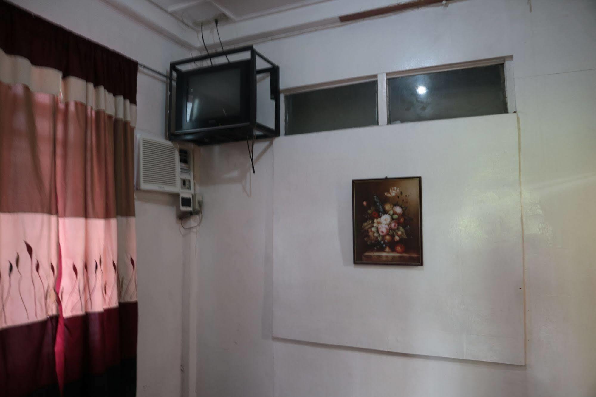 Newport Oak Pension Inn Tagbilaran Exterior foto