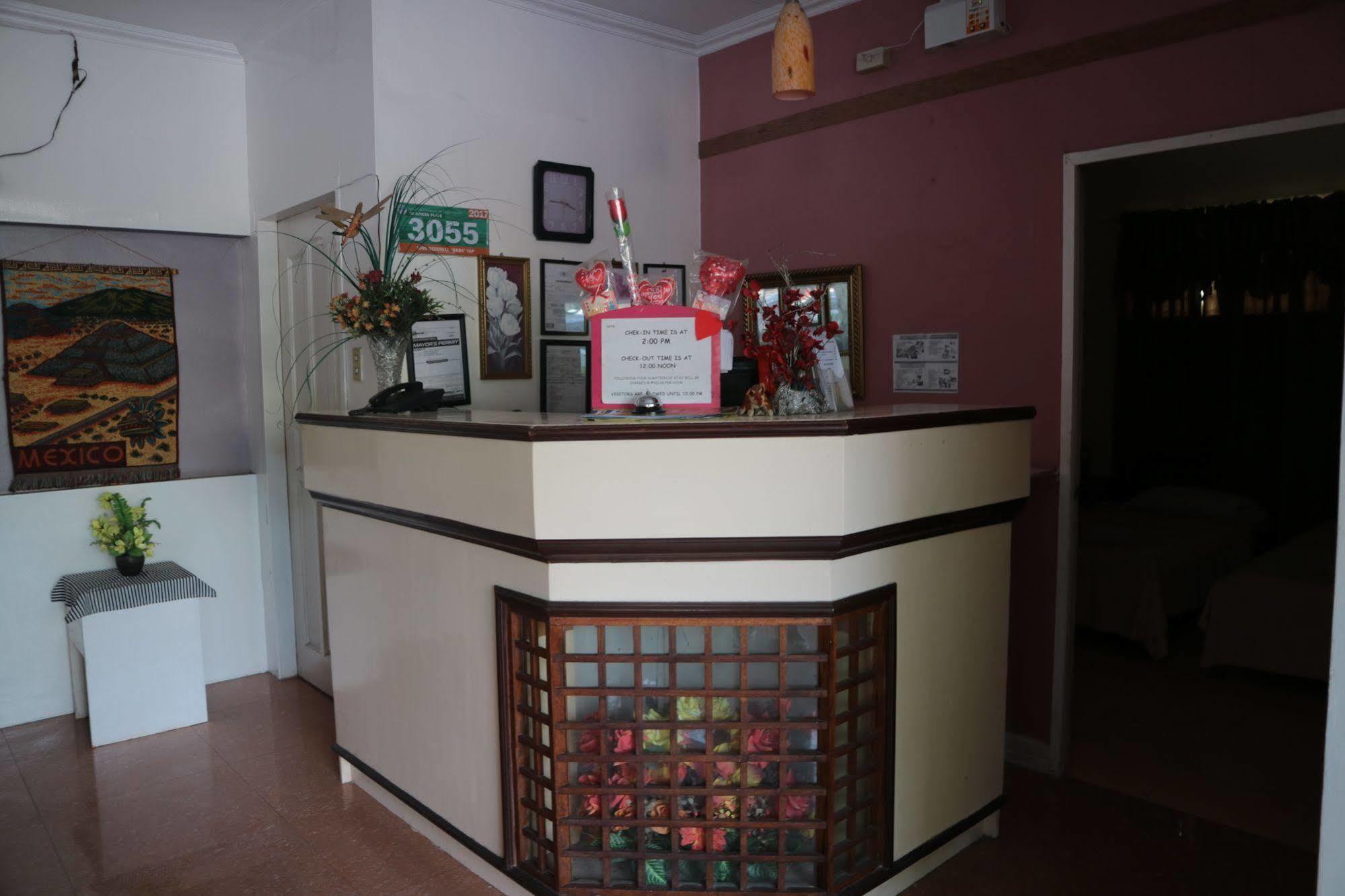 Newport Oak Pension Inn Tagbilaran Exterior foto