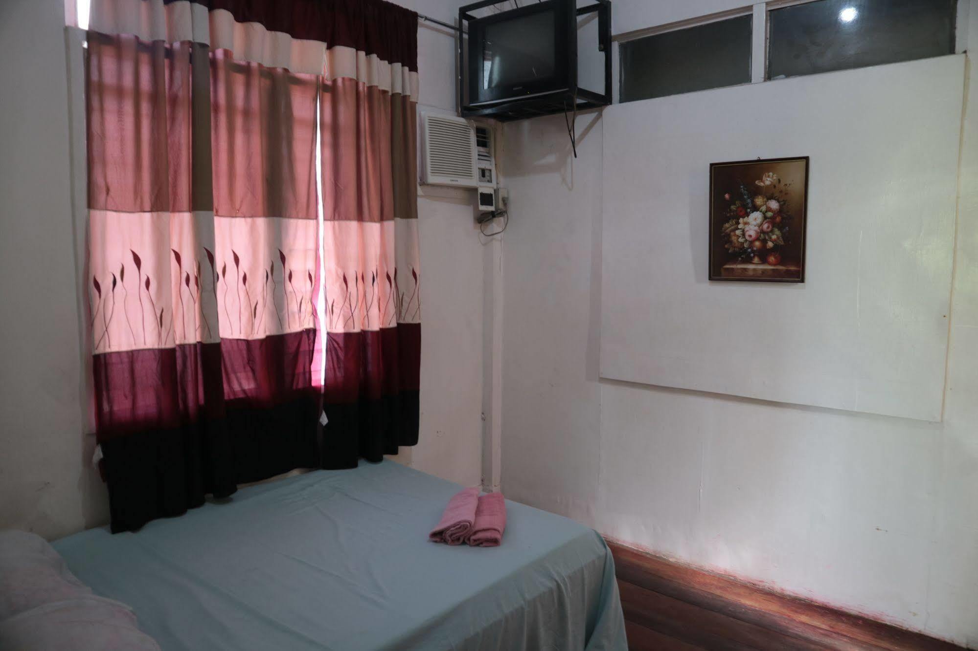 Newport Oak Pension Inn Tagbilaran Exterior foto