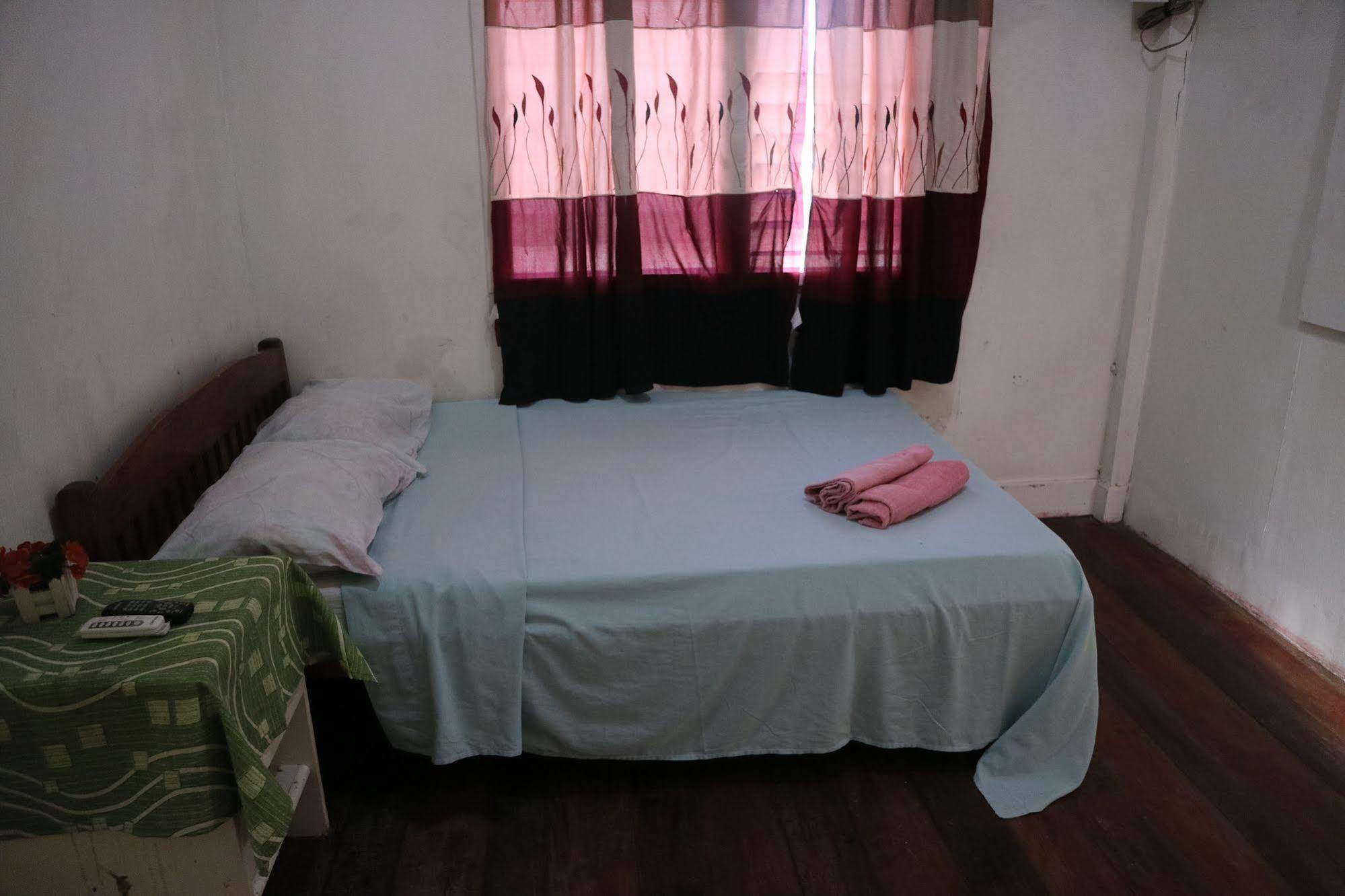Newport Oak Pension Inn Tagbilaran Exterior foto