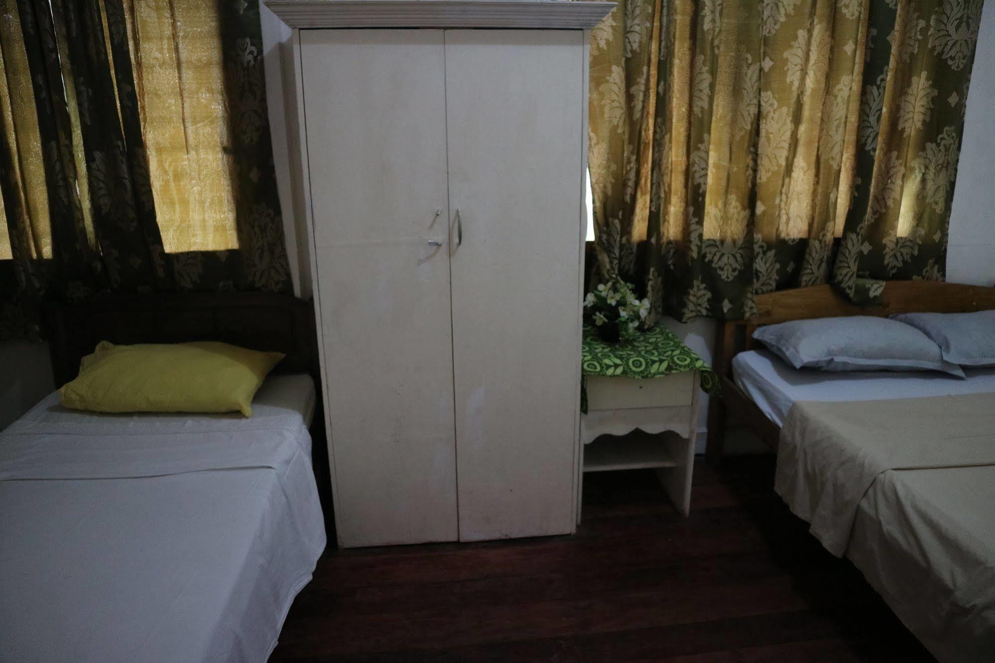 Newport Oak Pension Inn Tagbilaran Exterior foto